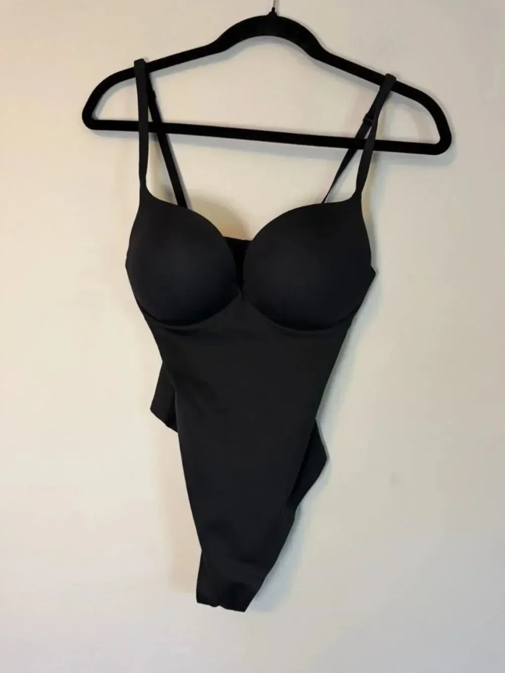 SKIMS Ultimate Push Up Contour Bodysuit - NEW with Tags - size M